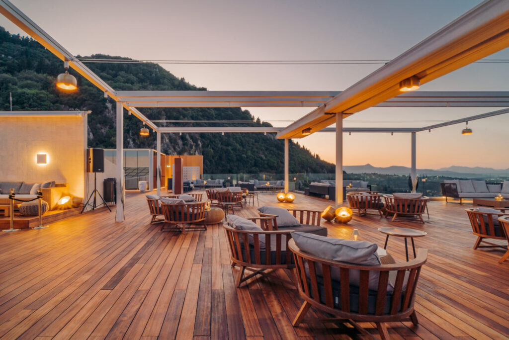 Waar moet je een conctail drinken op corfu? Bekijk de 10 beste rooftopbars